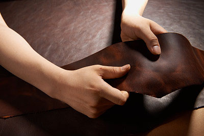 當皮革變濕時該怎麽辦：3個關鍵步驟