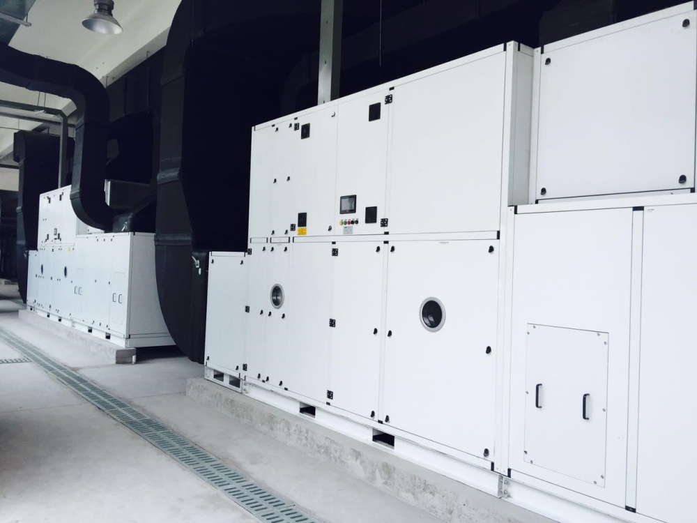 小尺寸低能耗轉輪草莓小视频黄色設計方案