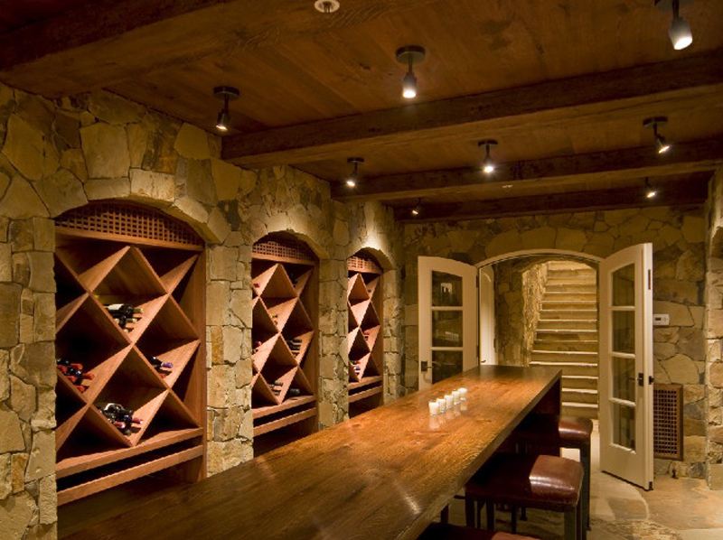 地下室潮濕：原因和解決方案